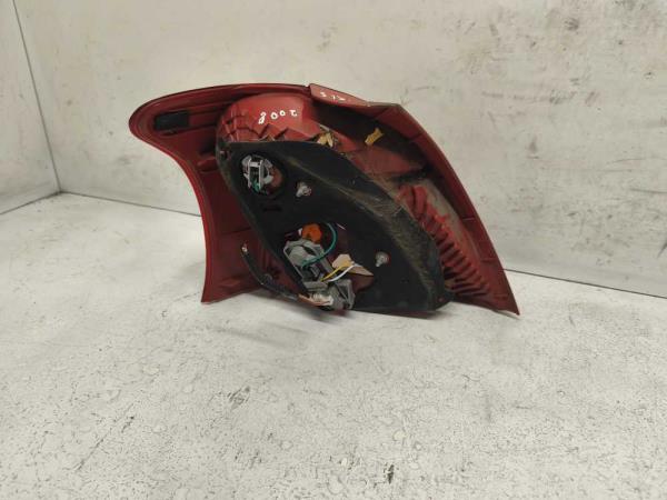 FEU ARRIERE DROIT TOYOTA - Vue 2